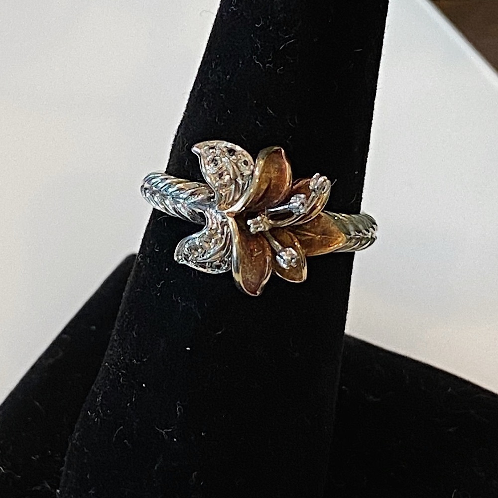 Beautiful Lilly Flower Diamond Sterling Ring! - Picture 2 of 13